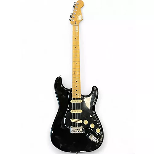 Used 2024 Fender Player Stratocaster Black Solid Body Electric Guitar Black - musicians--Friend