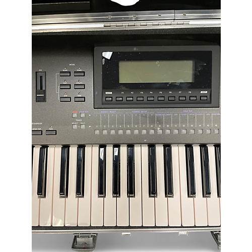 Used Yamaha W7 Keyboard Workstation - musicians--Friend