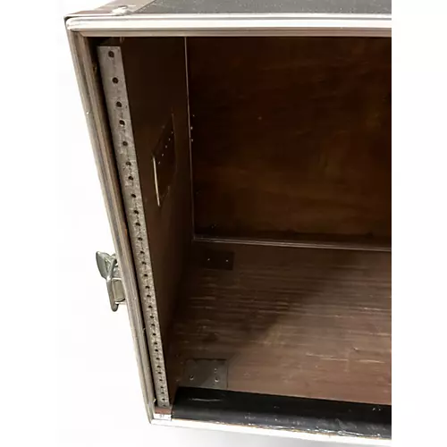 Used HYBRID 10 SPACE W/WHEELS Rackmount Case - musicians--Friend