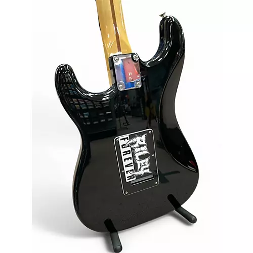 Used 2010s Fender Player Stratocaster HSS Black Solid Body Electric Guitar Black - musicians--Friend