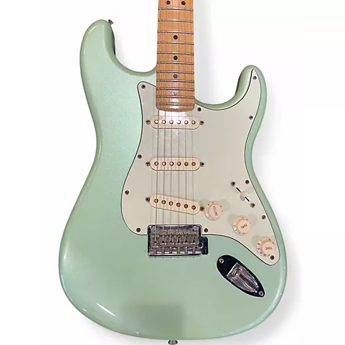 Used 2019 Fender Player Stratocaster surf pearl Solid Body Electric Guitar surf pearl - musicians--Friend