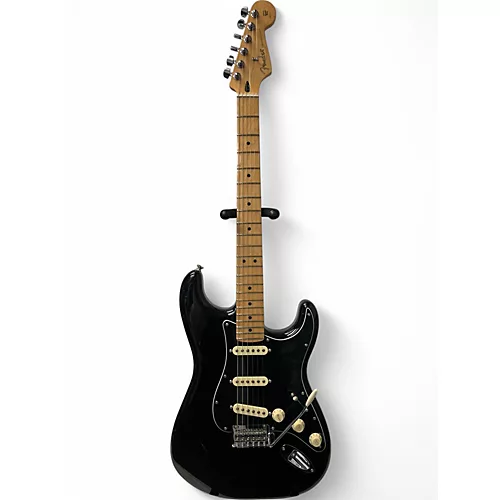 Used 2023 Fender Player Stratocaster Black Solid Body Electric Guitar Black - musicians--Friend
