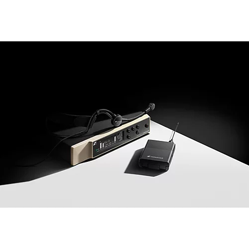 Sennheiser EW-D Evolution Wireless Digital System With ME 3 Cardioid Headset Microphone R1-6 - musicians--Friend