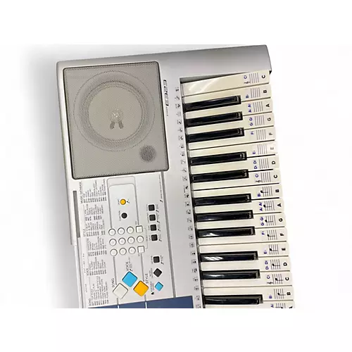 Used Yamaha PSRE323 61 Key Portable Keyboard - musicians--Friend
