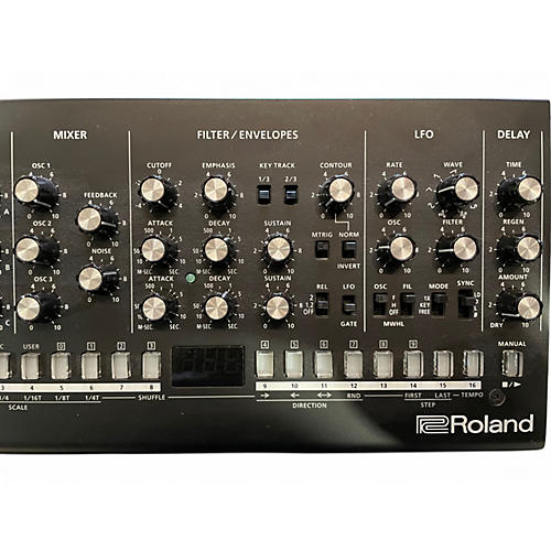 Used Roland Se-02 Synthesizer - musicians--Friend