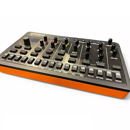Used Roland T-8 Synthesizer - musicians--Friend