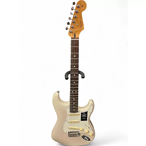 Used Fender Player Stratocaster White Solid Body Electric Guitar White - musicians--Friend