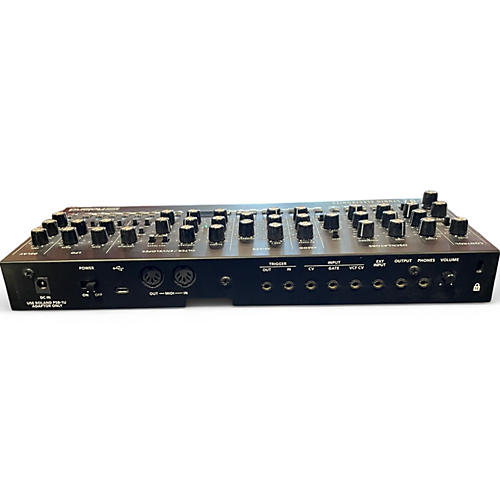 Used Roland Se-02 Synthesizer - musicians--Friend
