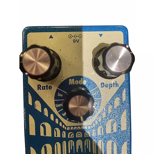 Used EarthQuaker Devices Aqueduct Vibrato Effect Pedal - musicians--Friend