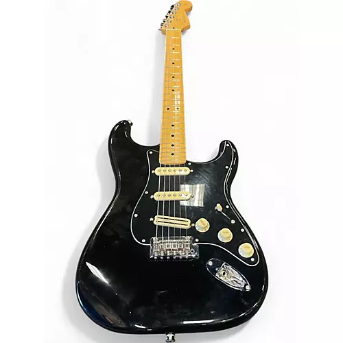 Used 2024 Fender Player Stratocaster Black Solid Body Electric Guitar Black - musicians--Friend