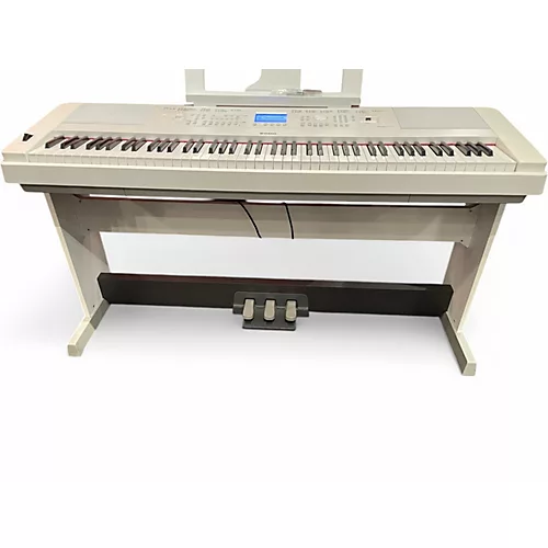 Used Yamaha DGX660W Digital Piano - musicians--Friend