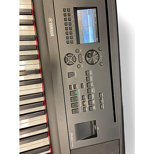 Used Yamaha Portable Grand DGX670 Keyboard Workstation - musicians--Friend