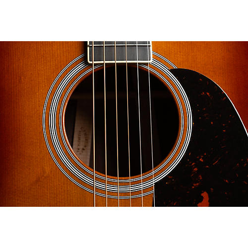 Martin D-35 Standard Dreadnought Acoustic Guitar Sunburst - musicians--Friend
