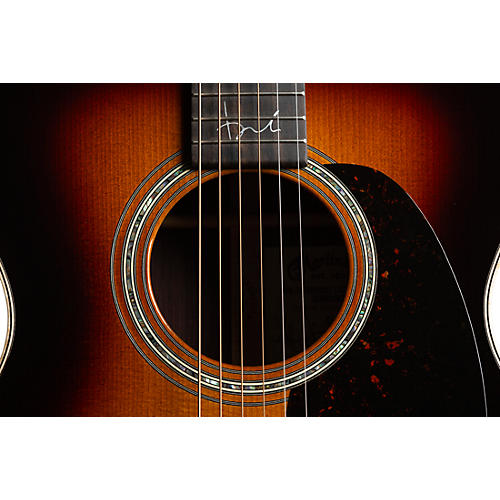 Martin 000-28 Brooke Ligertwood Signature Acoustic Guitar Sunburst - musicians--Friend