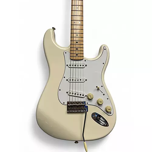 Used 2006 Fender Classic Series '70s Stratocaster Arctic White Solid Body Electric Guitar Arctic White - musicians--Friend