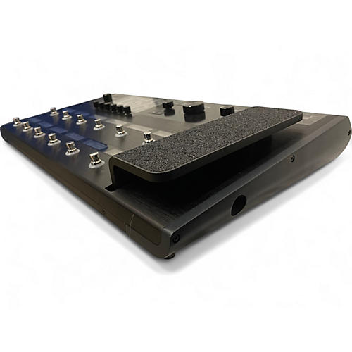 Used Line 6 Helix Effect Processor - musicians--Friend