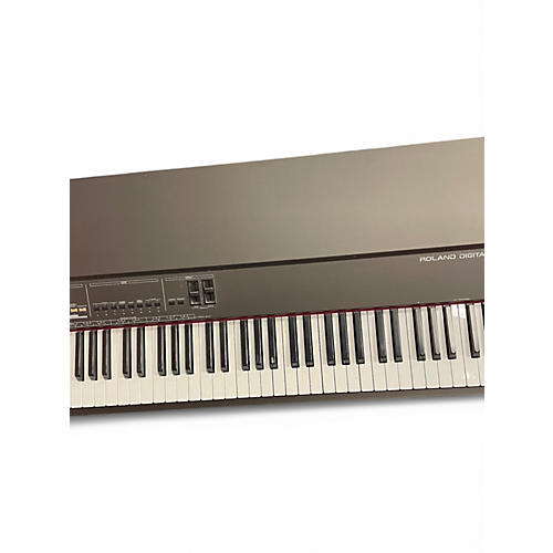 Used Roland RD300 Keyboard Workstation - musicians--Friend