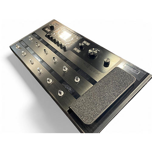 Used Line 6 Helix Effect Processor - musicians--Friend