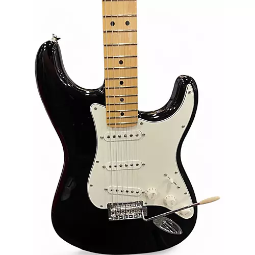 Used Fender Player Stratocaster Black Solid Body Electric Guitar Black - musicians--Friend