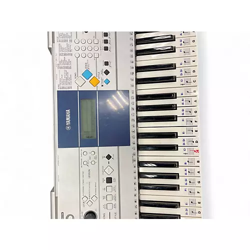 Used Yamaha PSRE323 61 Key Portable Keyboard - musicians--Friend