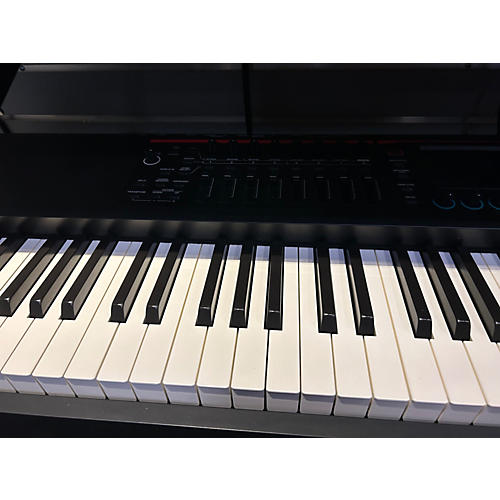 Used Roland Fantom 08 Keyboard Workstation - musicians--Friend