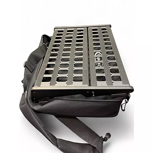 Used Livewire PB400 Pedal Board - musicians--Friend
