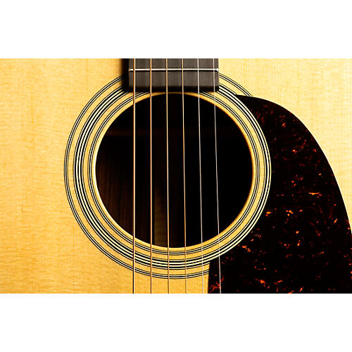 Martin 000-28 Standard Auditorium Acoustic Guitar Natural - musicians--Friend