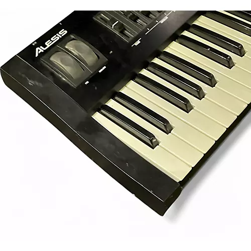 Used Alesis QS6.1 - musicians--Friend