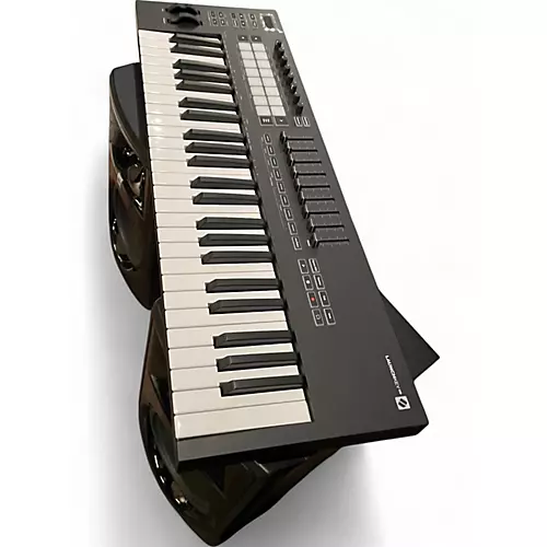 Used Novation LAUNCHKEY 49 - musicians--Friend