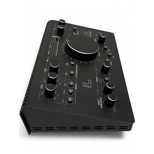 Used Behringer STUDIO L Audio Interface - musicians--Friend