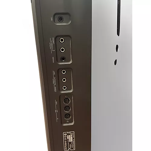 Used Roland E500 - musicians--Friend