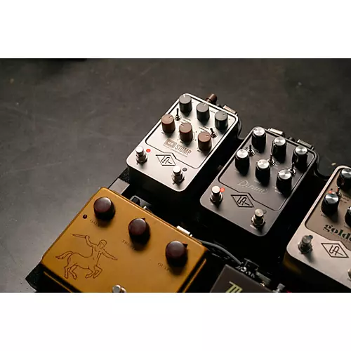 Universal Audio UAFX OX Stomp Dynamic Speaker Emulator Effects Pedal Silver - musicians--Friend