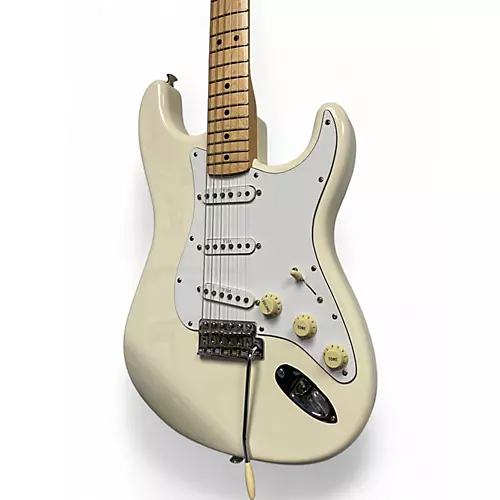 Used 2006 Fender Classic Series '70s Stratocaster Arctic White Solid Body Electric Guitar Arctic White - musicians--Friend