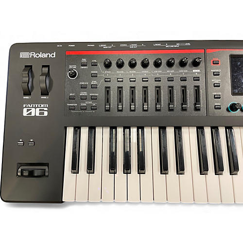 Used Roland Fantom 06 Keyboard Workstation - musicians--Friend