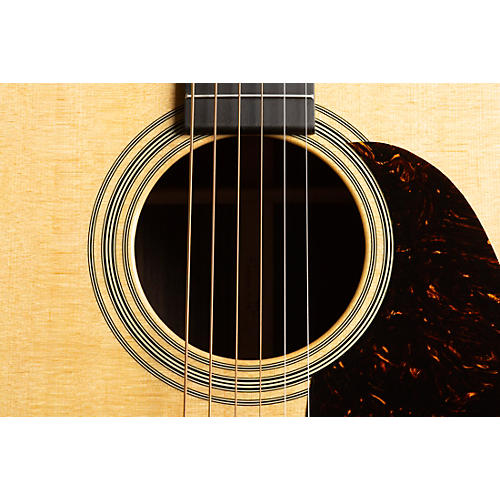 Martin D-28 Standard Dreadnought Acoustic Guitar Natural - musicians--Friend
