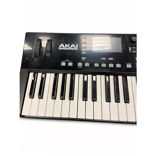 Used Akai ADVANCE 61 - musicians--Friend