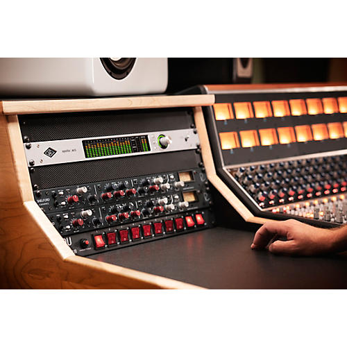 Universal Audio Apollo x16 Gen 2 18x20 Thunderbolt 3 Audio Interface Essentials - musicians--Friend