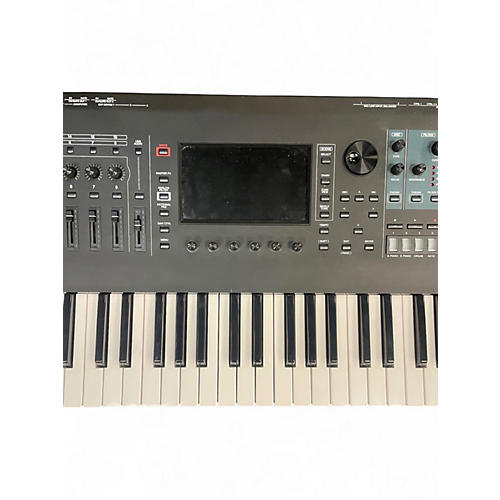 Used Roland Fantom 6 Keyboard Workstation - musicians--Friend