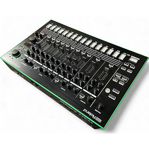 Used Roland TR-8 Production Controller - musicians--Friend