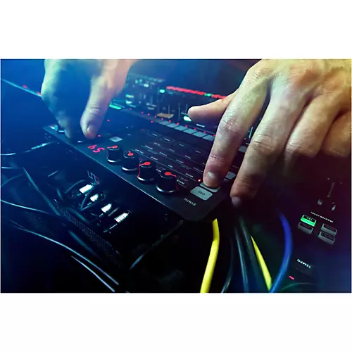 IK Multimedia UNO Synth Portable Analog Synthesizer - musicians--Friend