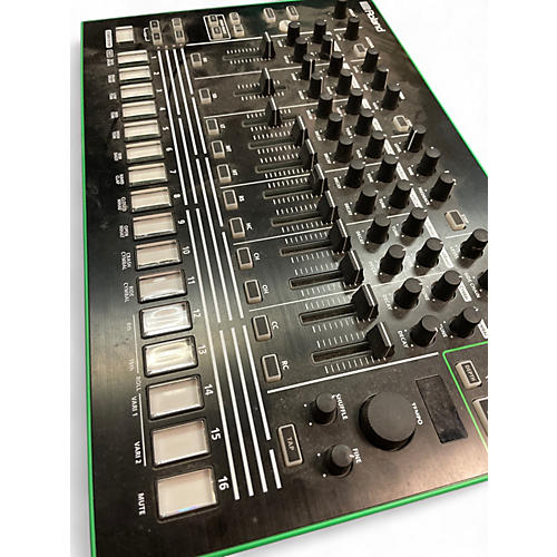 Used Roland TR8 Drum Machine - musicians--Friend