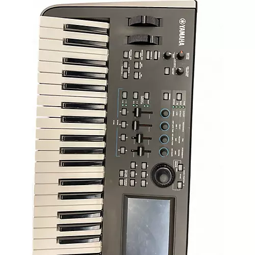 Used Yamaha MODX6 Synthesizer - musicians--Friend