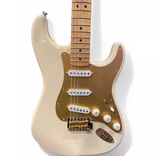 Used Fender Standard Stratocaster Arctic White Solid Body Electric Guitar Arctic White - musicians--Friend