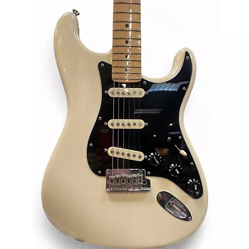Used Fender American Professional Stratocaster SSS White Solid Body Electric Guitar White - musicians--Friend
