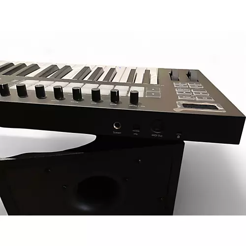 Used Novation LAUNCHKEY 49 - musicians--Friend