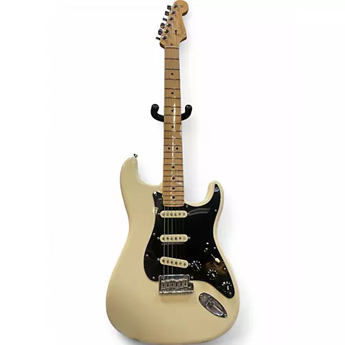 Used Fender American Professional Stratocaster SSS White Solid Body Electric Guitar White - musicians--Friend