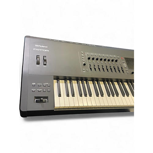 Used Roland fantom 8 Keyboard Workstation - musicians--Friend