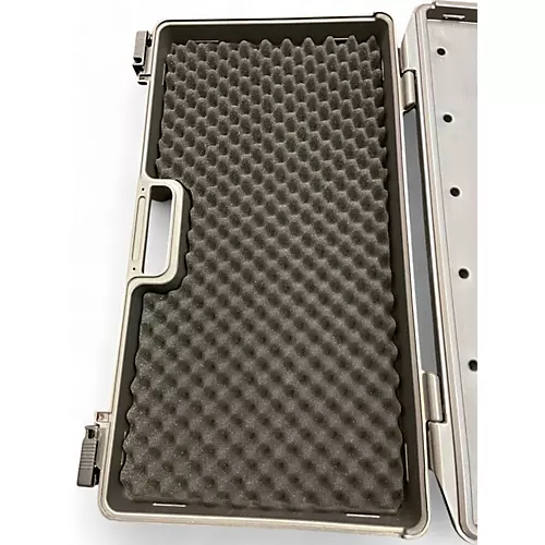 Used BOSS BCB90X Pedal Board - musicians--Friend