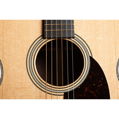 Martin OM-28E Modern Deluxe Orchestra Acoustic-Electric Guitar Natural - musicians--Friend