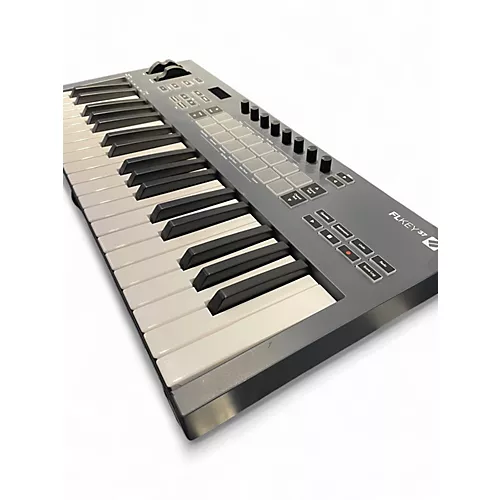 Used Novation flkey 37 - musicians--Friend